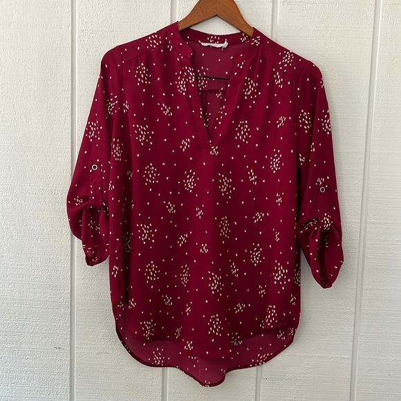 Lush Tops - LUSH Top in Berry-Cream color with a Dotted Print